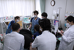 釧路赤十字病院の大江悠希先生が内視鏡的胃内バルーン留置術を見学されました