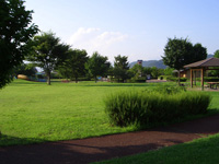 市民プール・グラウンド・体育館も備える青垣公園