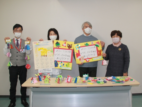 松代幼稚園の皆さんからクリスマスプレゼントをいただきました(12/10)