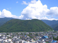 6月の皆神山