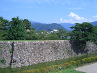 城趾から眺める皆神山と松代病院