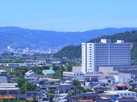 病院屋上からロイヤルホテル長野を見下ろす(見上げる？)