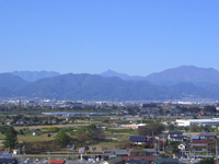 後列左から戸隠山、高妻山、飯綱山