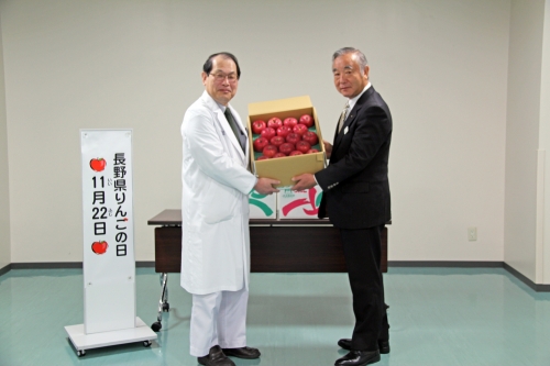 「長野県りんごの日」りんご贈呈式が行われました