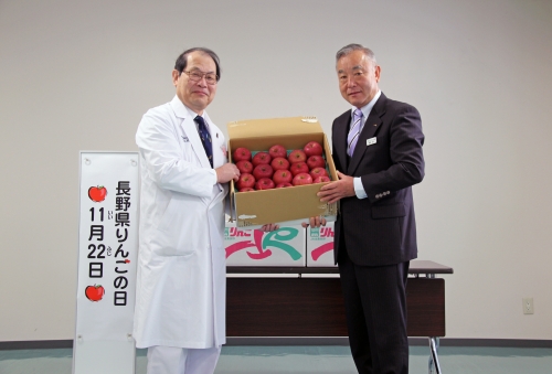 「長野県りんごの日」JAグリーン長野よりりんごが寄贈されました