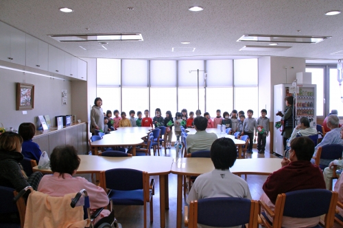 松代幼稚園の皆さんから入院患者さんへクリスマスプレゼント