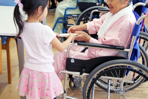 「花の日」松代幼稚園の皆さんが病棟を訪問しました