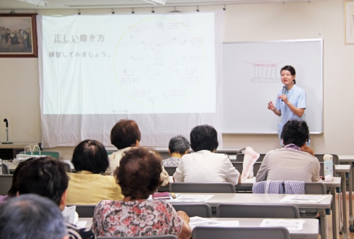 介護予防教室『よく噛んで認知症予防～歯周病と全身疾患～』を開催しました (7/25)