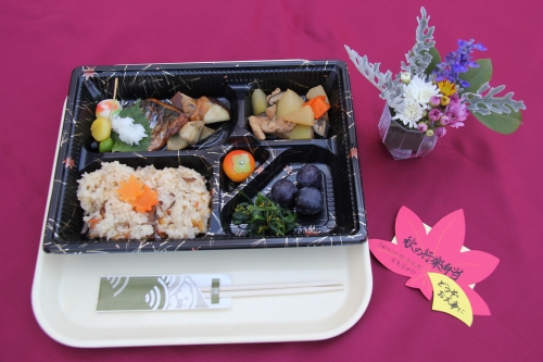 入院患者さんの昼食で「秋の行楽弁当」が提供されました(9/19)