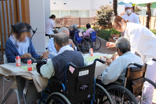 入院患者さんの昼食で「秋の行楽弁当」が提供されました(9/19)