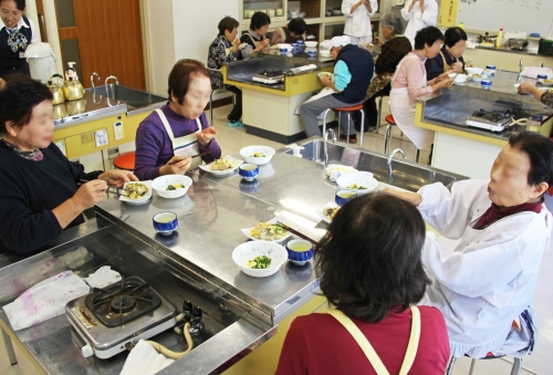 介護予防教室『サルコペニア・フレイルを予防する食事を作ろう』を開催しました(10/24)