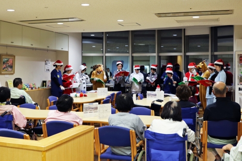 クリスマスキャロリングが行われました