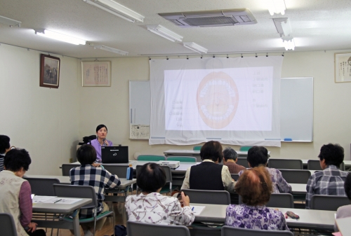 介護予防教室『口腔内を知ろう～よく噛んで安全な食事をするために～』を開催しました(9/25)