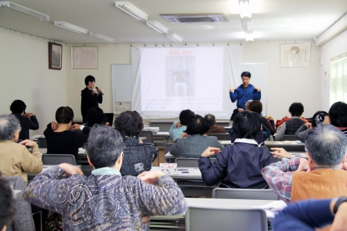 介護予防教室『頭と身体を若々しく保つために～リハビリの視点から～』を開催しました(11/13)