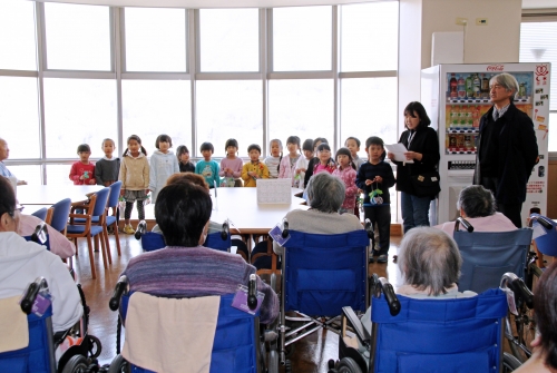 松代幼稚園の皆さんから入院患者さんへクリスマスプレゼント(12/5)