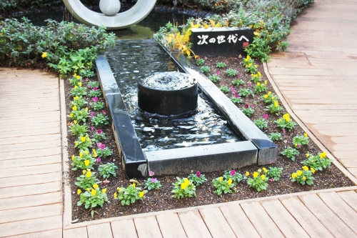中庭パティオの花壇の植替えを行いました(10/23)