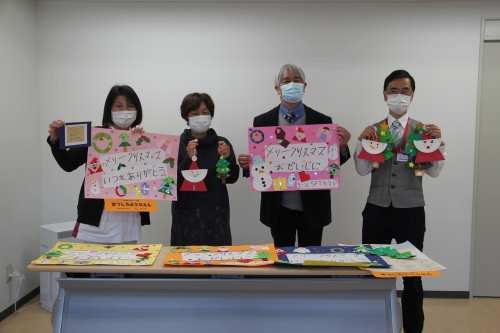 松代幼稚園の皆さんからクリスマスプレゼントをいただきました(12/13)