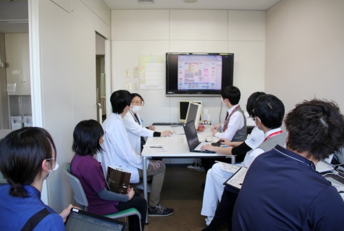 小学生のお仕事見学の受け入れを行いました(3/28)