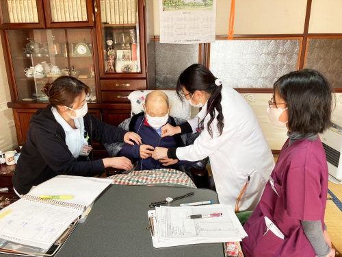 小学生のお仕事見学の受け入れを行いました(3/28)