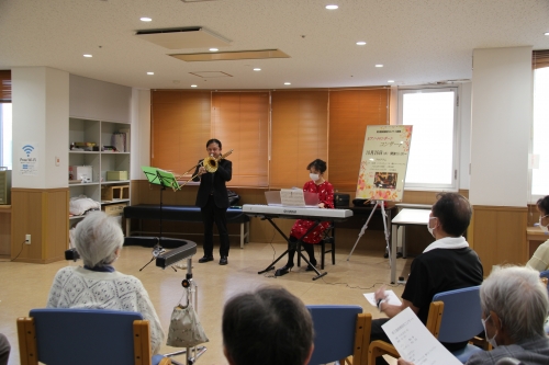 南館3階病棟 院内コンサートを開催しました(10/26)