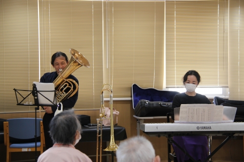 南館3階病棟で院内コンサートを開催しました(4/17)