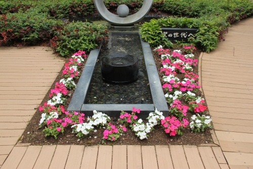 中庭花壇の植え替えを行いました(5/24)