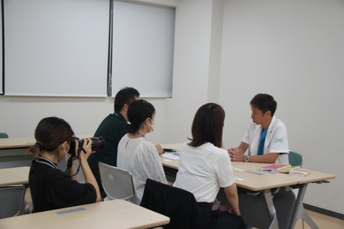 前川智ダイエット科部長が健康食品『GREEN SALANA』会員向け冊子のインタビュー取材を受けました(9/25)