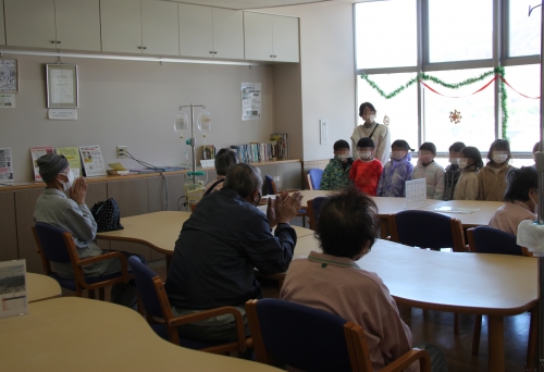 松代幼稚園の皆さんからクリスマスプレゼントをいただきました(12/4)