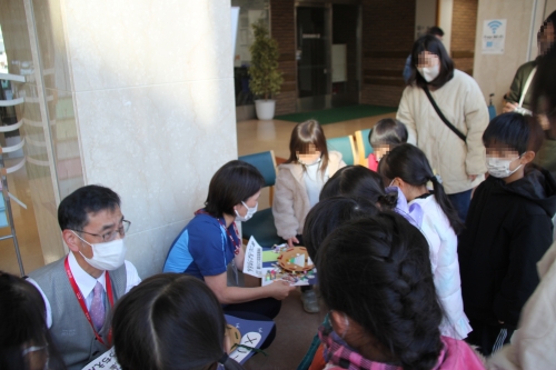 松代幼稚園の皆さんからクリスマスプレゼントをいただきました(12/4)