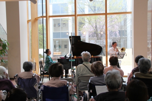 ロビーコンサートを開催しました(4/9)