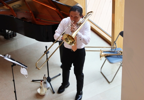 ロビーコンサートを開催しました(4/9)