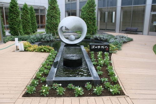 中庭パティオの花壇の植替え