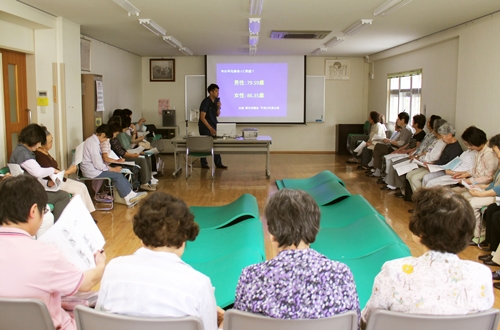 介護者・介護予防教室「転倒予防の基礎知識、腰痛体操」を開催しました
