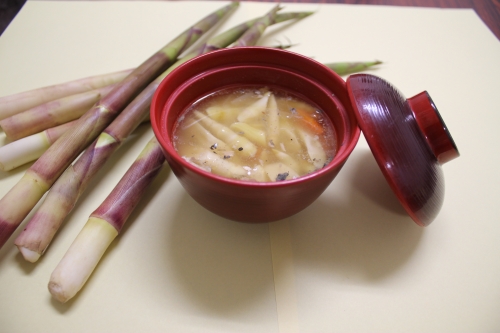 入院患者さんのお食事で「たけのこ汁」が提供されました