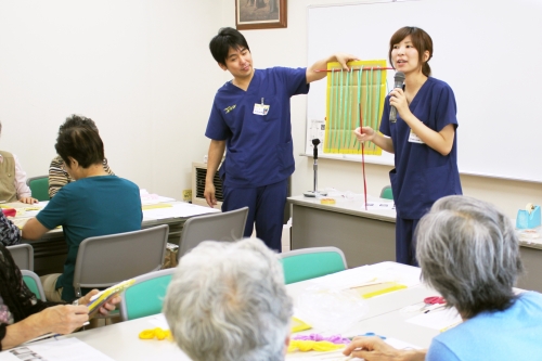 介護者・介護予防教室「認知症予防 その1 ～身近なものを用いて、脳を鍛えよう～」を開催しました