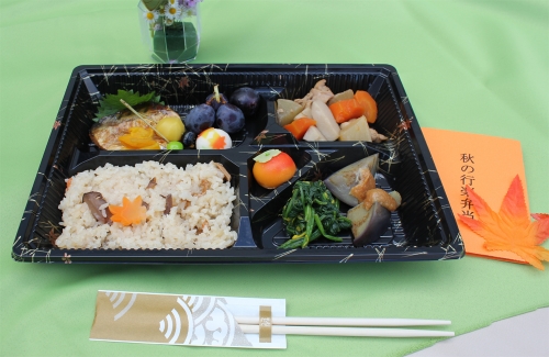 屋上庭園にて食事会が開催されました