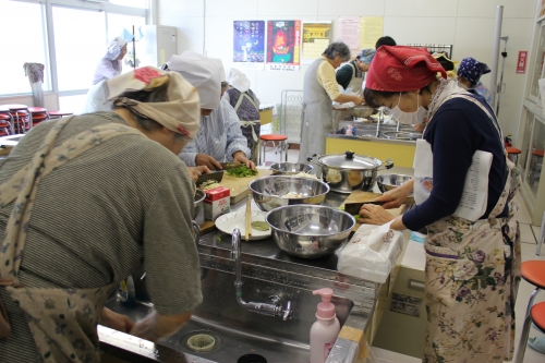 介護者・介護予防教室「病気のための食事 その2～野菜たっぷり減塩料理を作ろう～」を開催しました