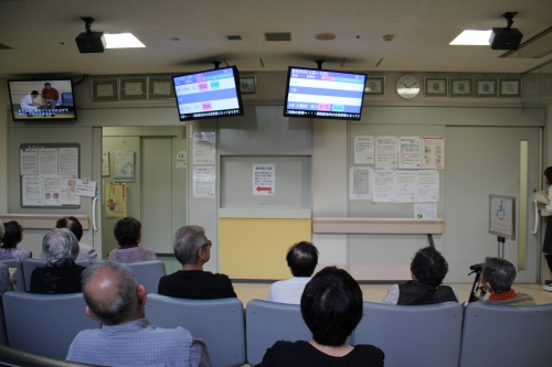 各外来診療科待合に患者案内表示盤を設置しました