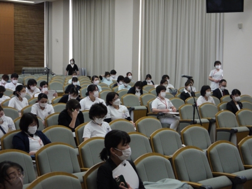 看護研究発表会を行いました