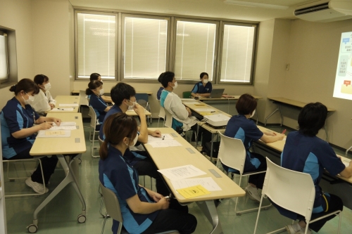 認知症ケア研修会を行いました(9/12)
