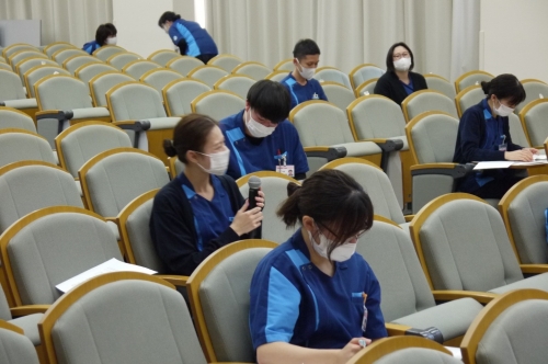 3年目看護師症例検討発表会を行いました(12/8・15・22)