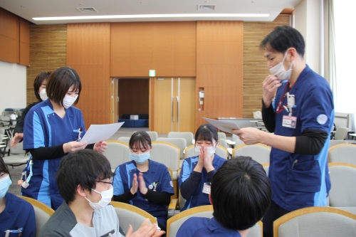 新人看護職員1年振り返り研修を行いました(3/13)
