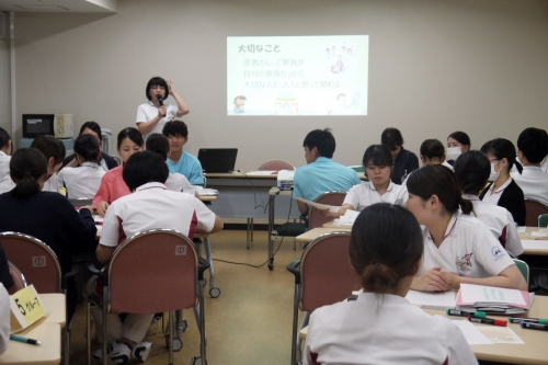 新人看護職員研修会(固定チームナーシング)を行いました