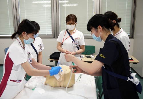 新人看護職員研修会(膀胱留置カテーテル挿入方法)を行いました(6/18)