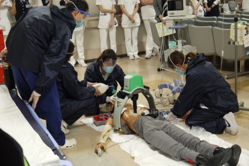 院内緊急時対応訓練を行いました
