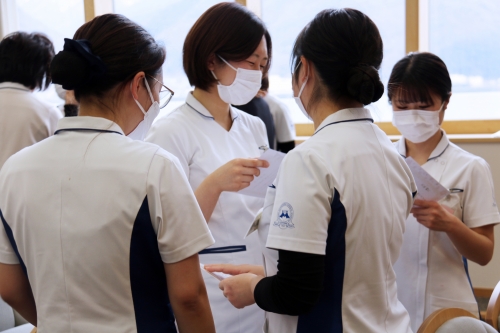 新人看護師1年振り返り研修会を行いました(3/23)